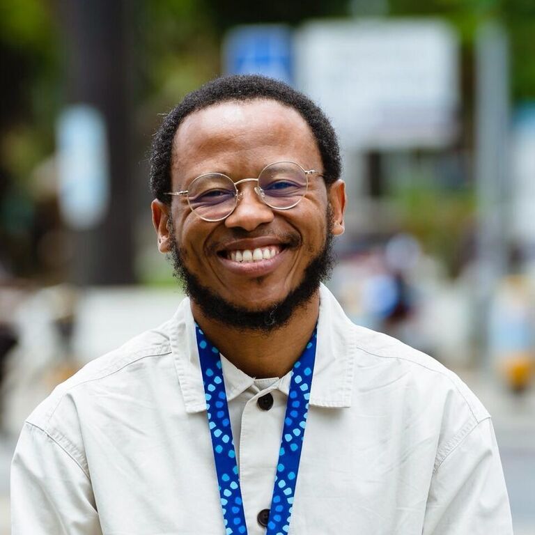 Dr Mvuzo Ponono